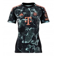 Camisa de Futebol Bayern Munich Alphonso Davies #19 Equipamento Secundário Mulheres 2024-25 Manga Curta